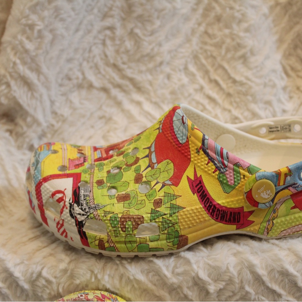 Disney Parks 50th Anniversary Vault Collection Parks Map Crocs M4/W6 - Picture 4 of 9